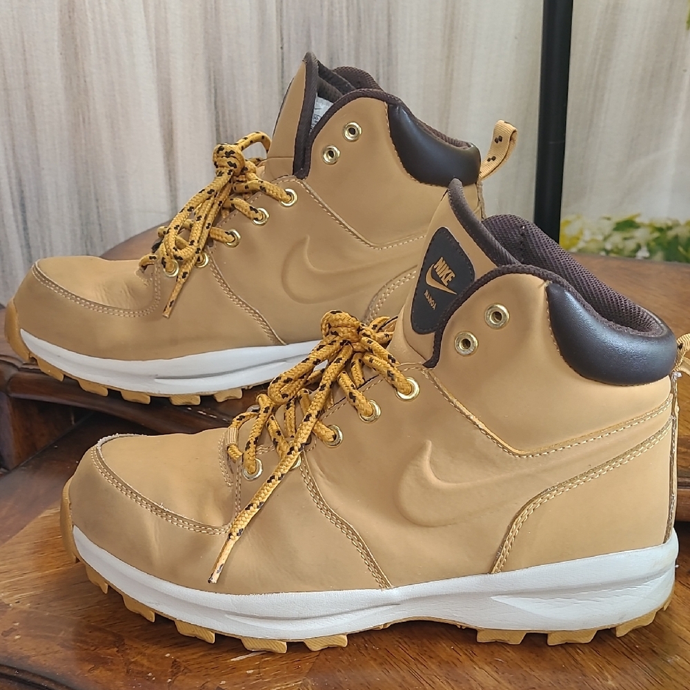Nike Manoa Mens 8.5 haystack brown sporty leather lightweight ankle boots